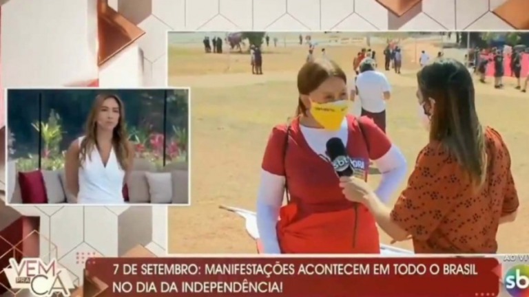 Manifestante protesta contra governo de Jair Bolsonaro no 'Vem Pra Cá', do SBT