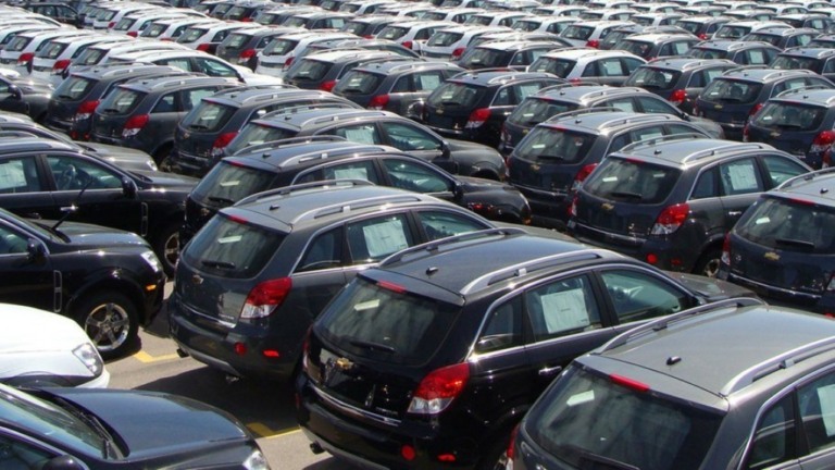 Por falta de peças, montadoras paralisam fabricação de 280 mil veículos no país