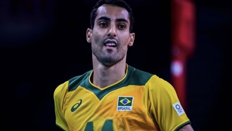 Douglas Souza, do vôlei, é vítima de homofobia em aeroporto: "Puro preconceito"