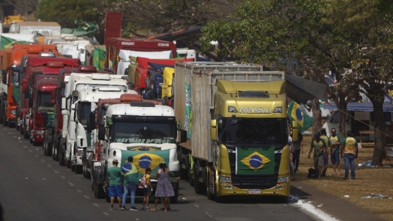 Associação de caminhoneiros prevê fim da paralisação em dois dias