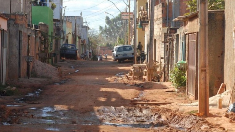Crise provoca queda de 9,4% na renda média da população em 2 anos, diz FGV