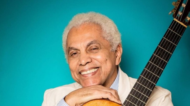 'O presidente joga brasileiros contra brasileiros', diz Paulinho da Viola
