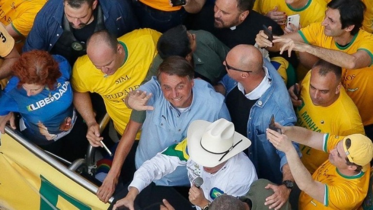 "Custo Bolsonaro": ameaças golpistas afastam reformas e afundam de vez economia