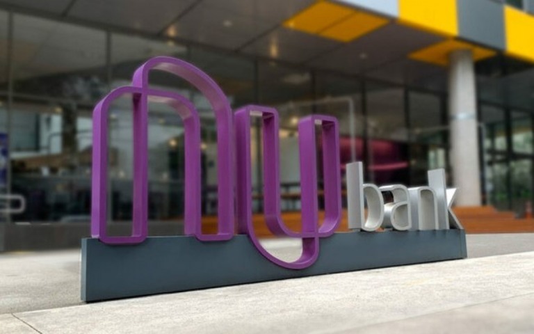 Nubank fecha parceria com Creditas para ampliar oferta de crédito