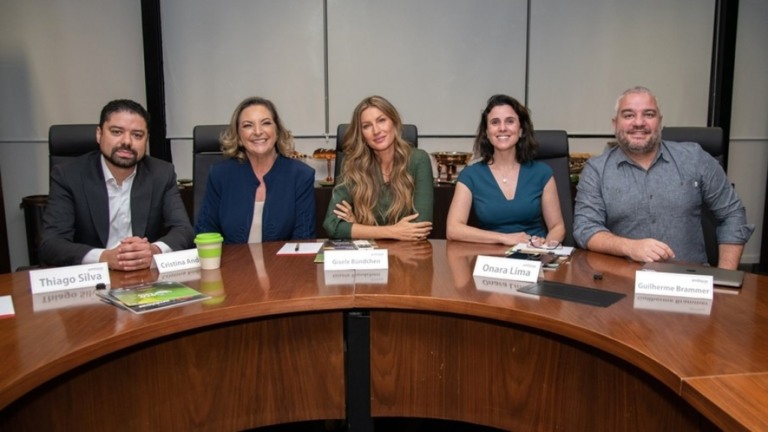 Gisele Bündchen visita Ambipar e incentiva a criação de um bosque; confira aqui!