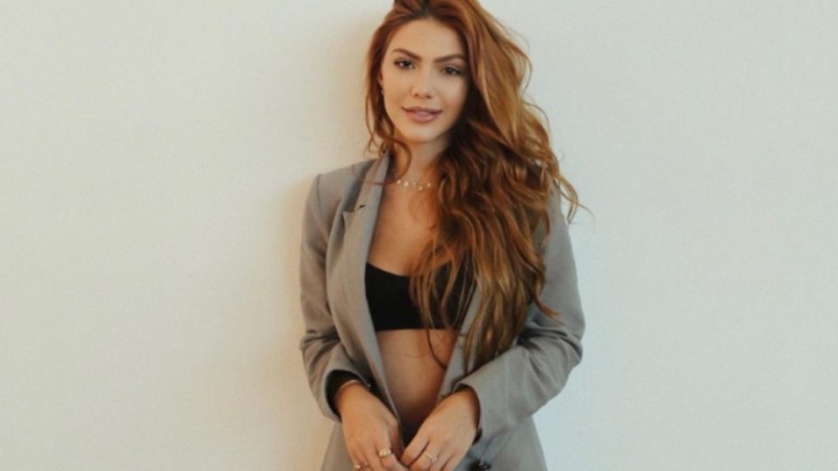 Sarah Poncio diz que está solteira e confirma fim do casamento
