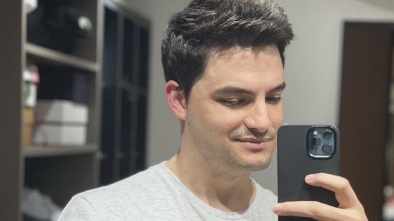 Felipe Neto diz que foi uma "criança viada" e é criticado por seguidores
