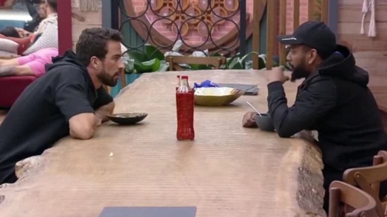 'A Fazenda 13': Erasmo e Nego do Boral comentam polêmica de Liziane Gutierrez