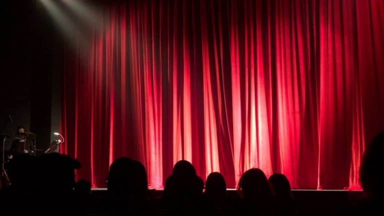 A ressurreição do teatro: como tem sido a volta aos palcos pós-pandemia