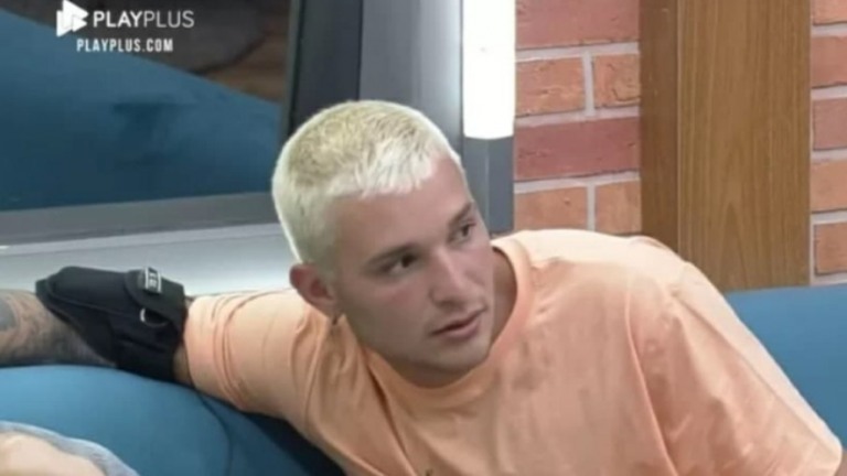 'A Fazenda 13': Mc Gui é puxado para baia e reclama