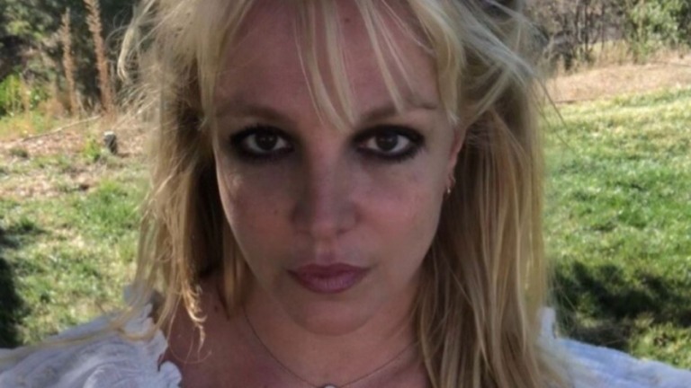 Britney Spears retorna às redes sociais após viagem de noivado