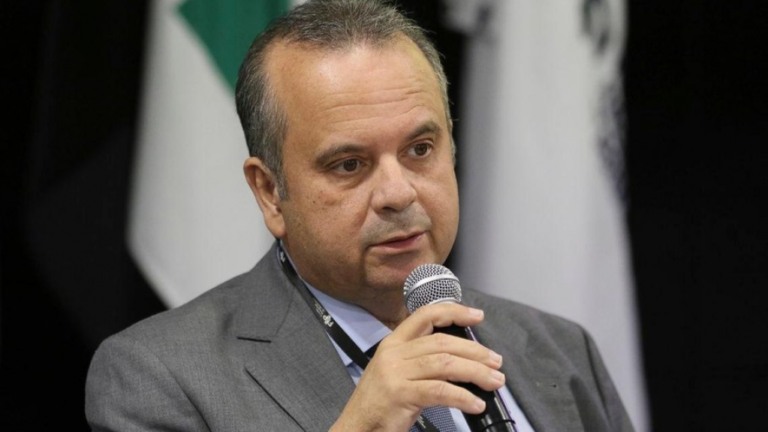 Marinho é acusado de fazer obra em benefício próprio e oposição denuncia no MPF