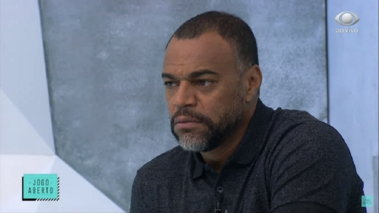 Denilson revela que está com Covid-19; veja vídeo