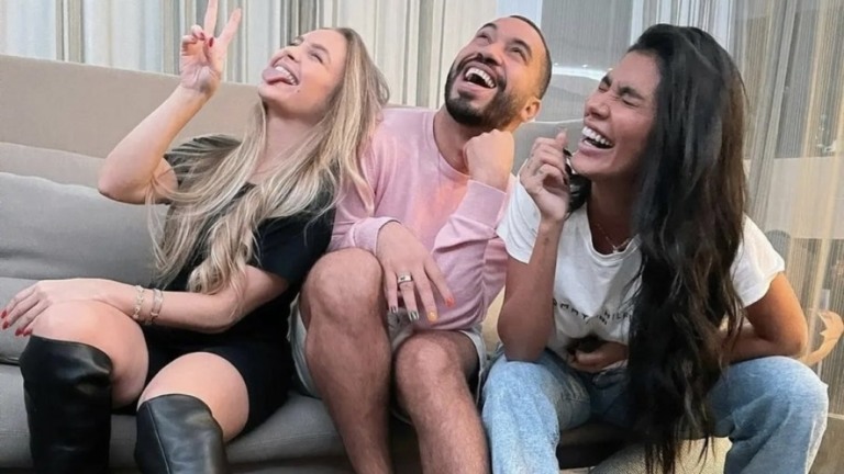 Carla Diaz, Gil e Pocah posam juntos em foto de hotel de luxo em São Paulo; veja