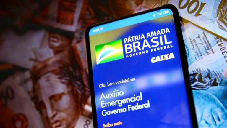 Com solução para precatórios, como fica o Auxílio Brasil?
