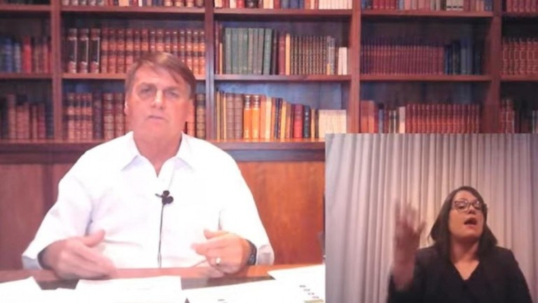 Crise hídrica: Bolsonaro sugere que povo tome banho frio e pare de usar elevador