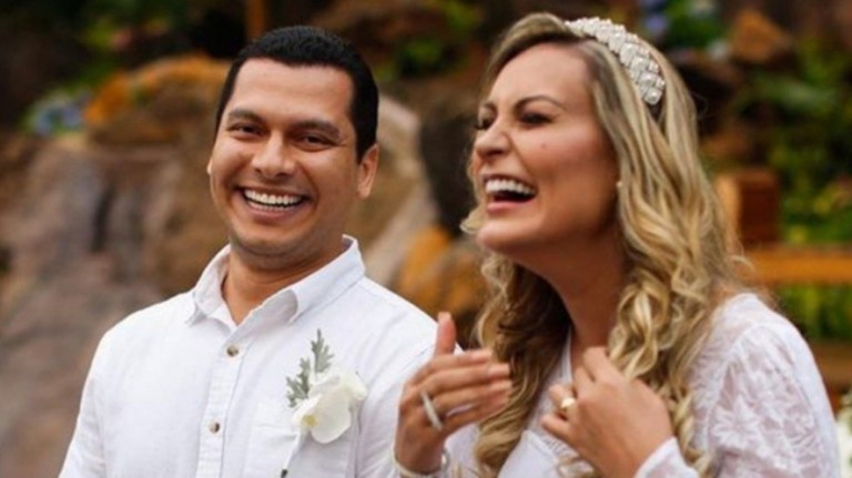 Andressa Urach se divorcia de Tiago Lopes