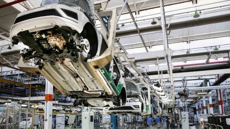 Volkswagen coloca 800 funcionários em férias coletivas por falta de peças