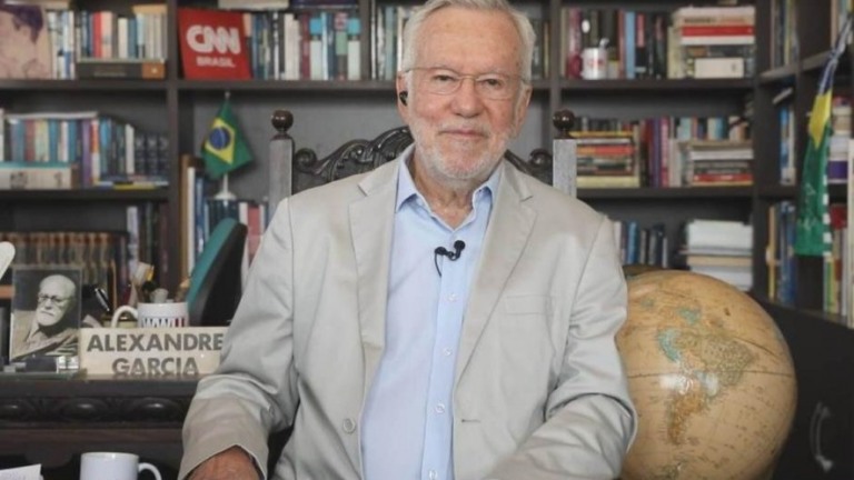 Após demissão, Alexandre Garcia diz que é preciso "acreditar em nossos olhos"