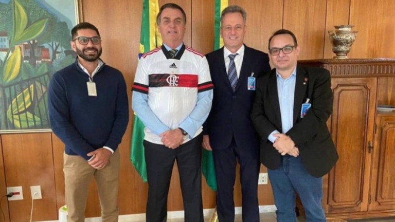 Bolsonaro assina decreto para mudar forma de seleção dos clubes da Timemania