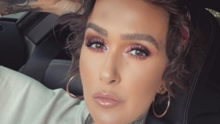 Morre youtuber e maquiadora Mel Thompson aos 35 anos