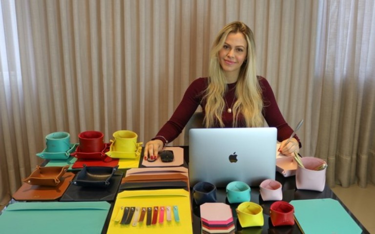 Startup criada na pandemia faz sucesso com kit de escritório personalizado