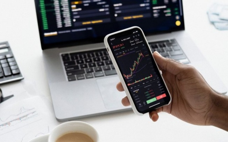 Ações ou fundos de ações? Decubra em qual desses ativos investir