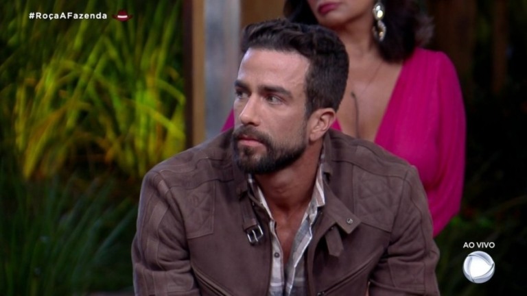'A Fazenda 13': Erasmo diz que Erika está no reality por ser sua ex; veja vídeo