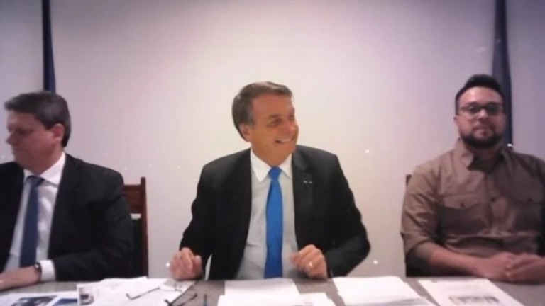 Bolsonaro quer 'fundo regulador' de preço da Petrobras usando lucro da empresa
