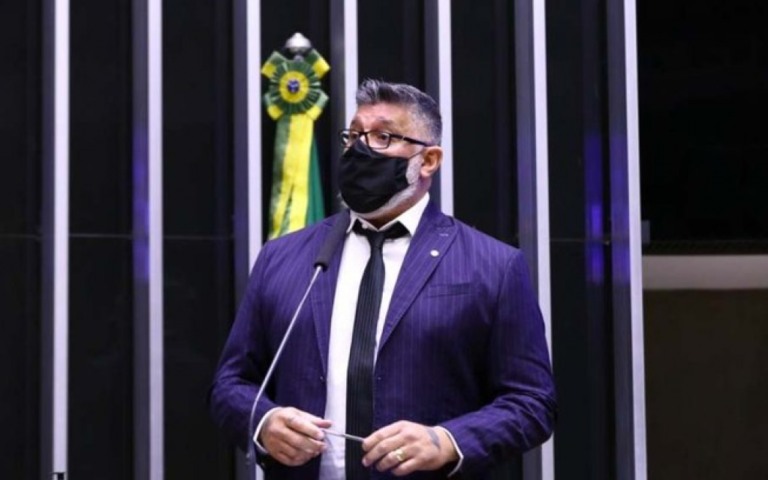 Alexandre Frota propõe suspensão do Pix em novo projeto de lei