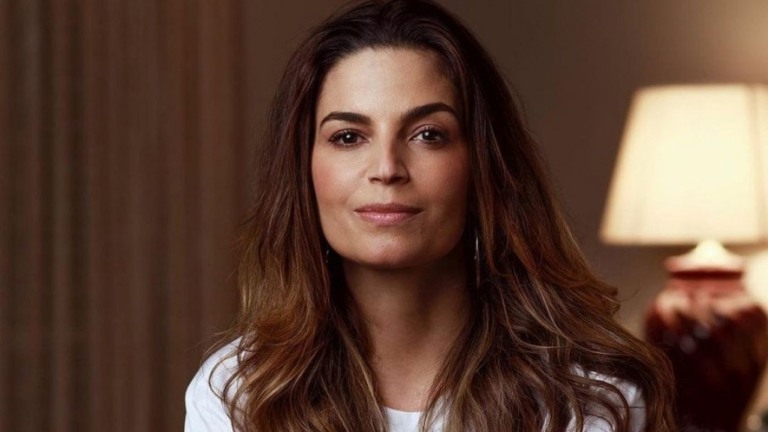 Em dia de protestos, Emanuelle Araujo avisa: "Minha mamata só tá começando!"