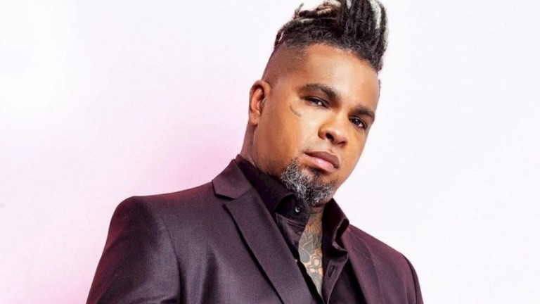 Rodriguinho assume namoro com modelo