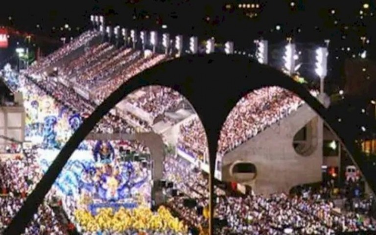 Globo deposita R$ 1 milhão para cada escola de samba no Rio, diz colunista