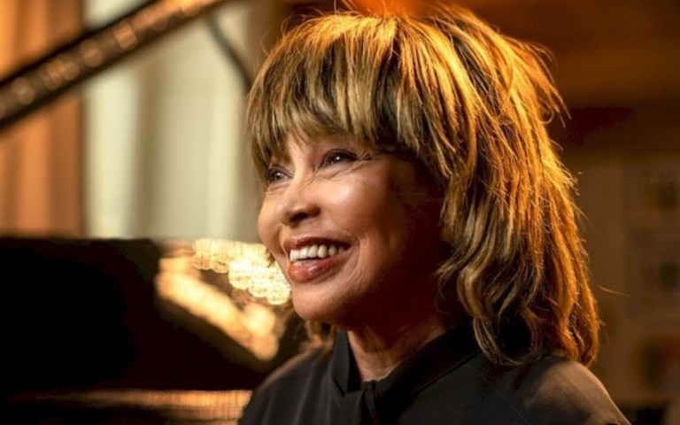 Tina Turner vende seus direitos musicais para a BMG em acordo histórico