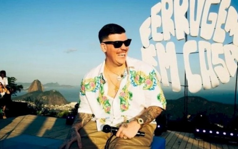 Após sucesso na apresentação do TVZ, Ferrugem lança novo single "É Dor Que Não Passa"