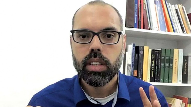 Moraes manda PF convocar suposta informante de Allan dos Santos para depor