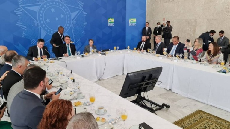 Bolsonaro diz a ruralistas que pode ter 4 ministros do STF 'alinhados'