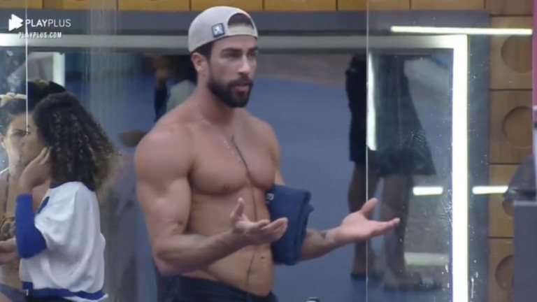 'A Fazenda 13': "Tomando as dores da namorada", diz Erasmo sobre Dayane Mello