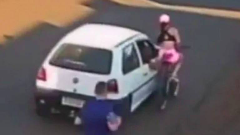 Homens que assediaram ciclista serão indiciados por importunação sexual