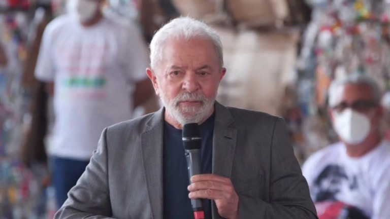 Lula diz que é "insanidade" falar que o PT é contra o impeachment de Bolsonaro
