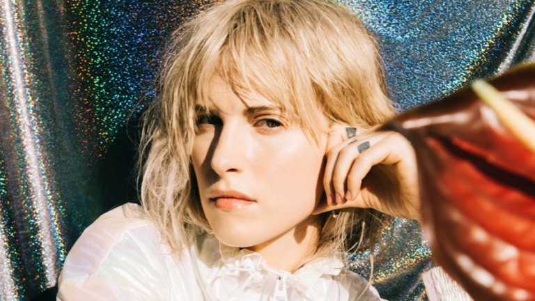 Vocalista do Paramore anuncia saída do Instagram: 'Está nos separando'