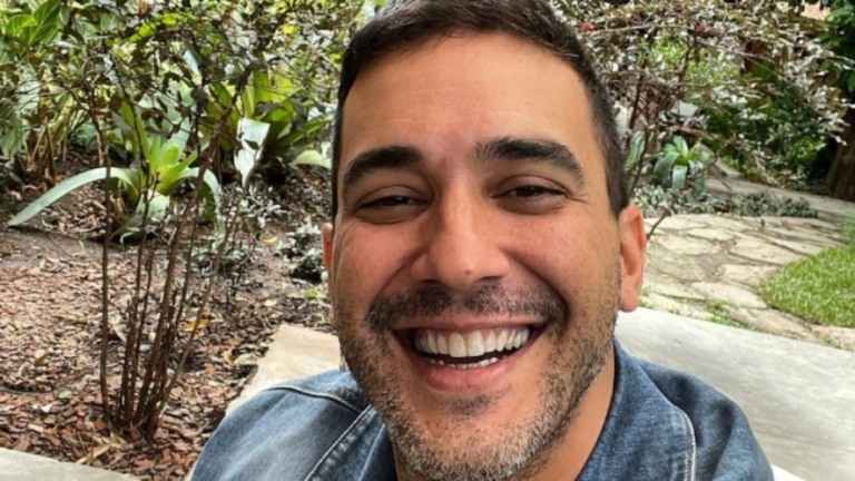 André Marques fala em russo no 'É de Casa' e viraliza na web
