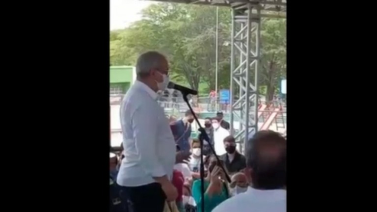 Prefeito comemora morte de opositor: "Covid levou para o quinto dos infernos"