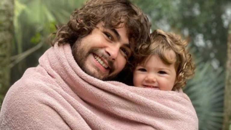 Rafa Vitti se derrete de saudade por Clara Maria: 'Pacotinho de amor'
