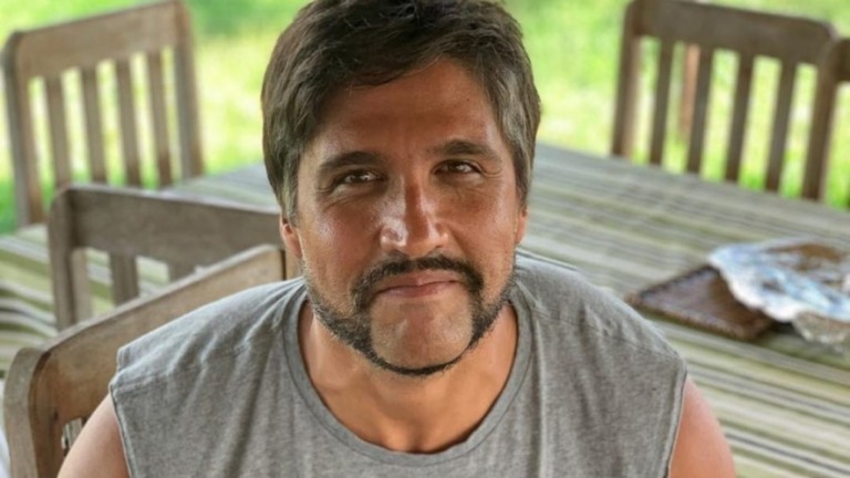 Leo Chaves revela crise com o sucesso: "Descontei na bebida"