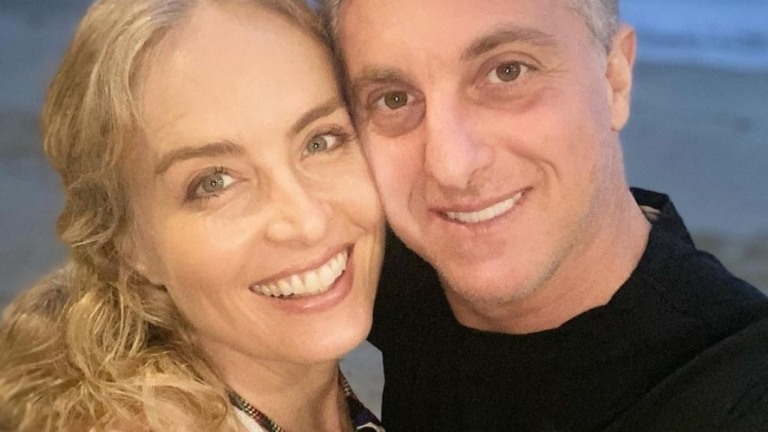 Angélica relembra perrengues de Huck para conquistá-la: "Jogava as flores fora"