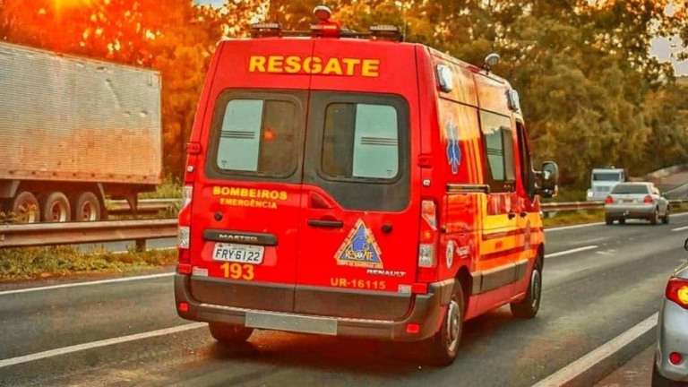 Acidente envolvendo dois veículos deixa seis feridos na Estrada dos Romeiros