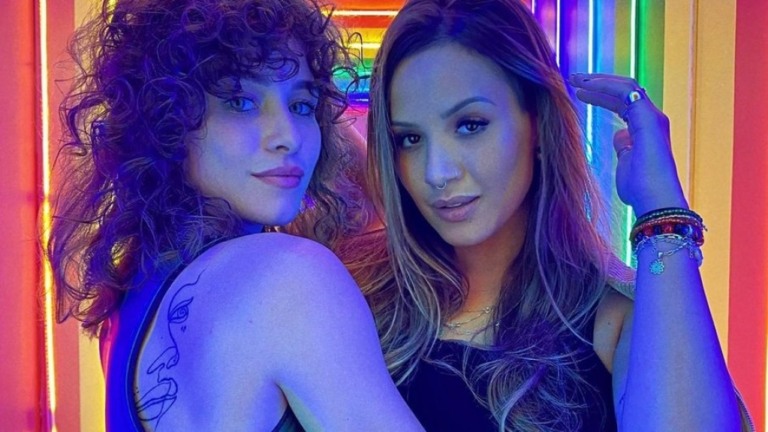 Laryssa Ayres e Thais Ribeiros assumem romance: "Renovar os votos com o amor!"
