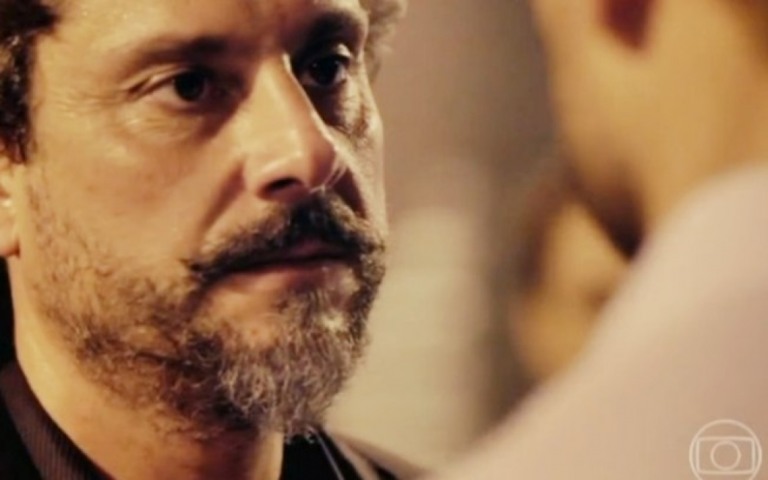 Império: Após perseguição alucinante, José Alfredo prende Maurílio em emboscada