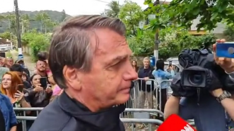 "Eu liguei pra São Pedro", diz Bolsonaro sobre crise hídrica no país